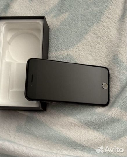 iPhone 8, 64 ГБ