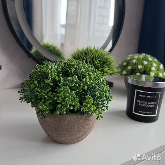 Искуственные цветы в горшке