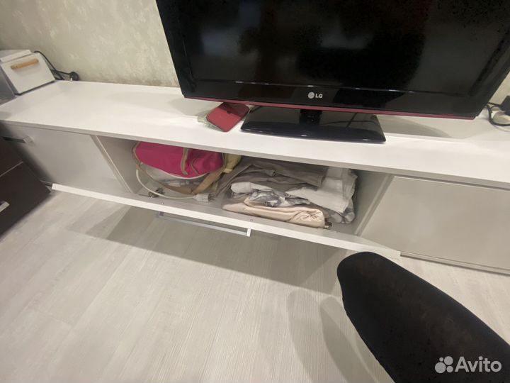 Тумба под телевизор белая