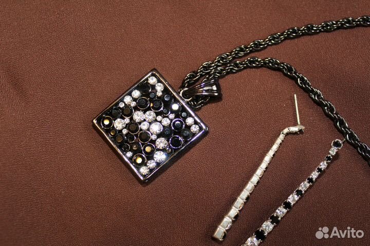 Кулон и серьги