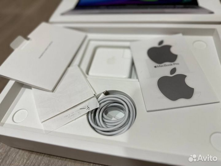 Идеальный Apple Macbook Pro 13 2020 M1 8/256