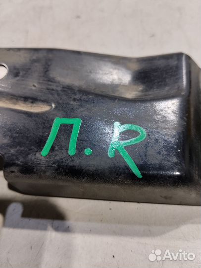 Кронштейн (передний, правый) (Volvo V90 II)