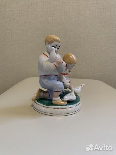 Фарфоровая статуэтка 