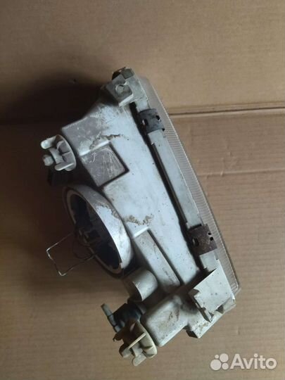 Skoda Felicia фара правая Hella