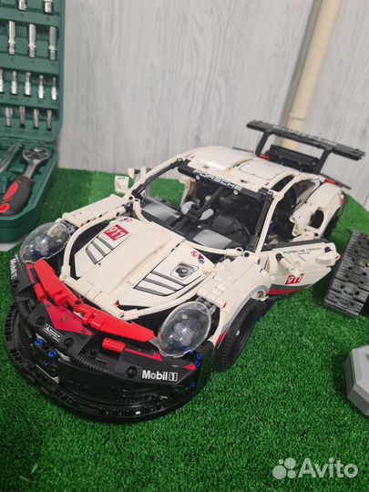 Машинка Lego Porsche 911 RSR (2000 деталей)