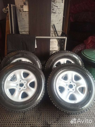 Yokohama IceGuard Stud IG65 225/70 R16