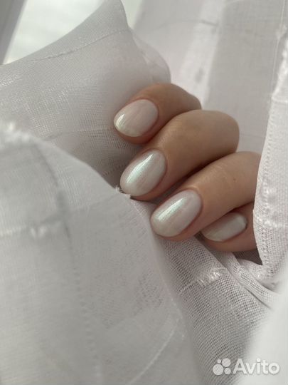 Модель на маникюр+ гель-лак