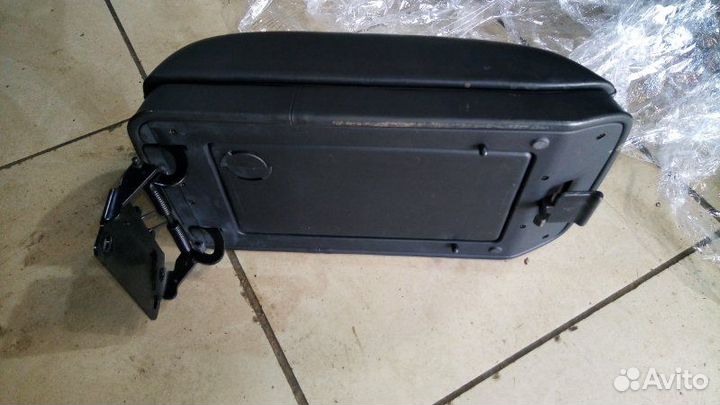 Подлокотник Hyundai Xg250