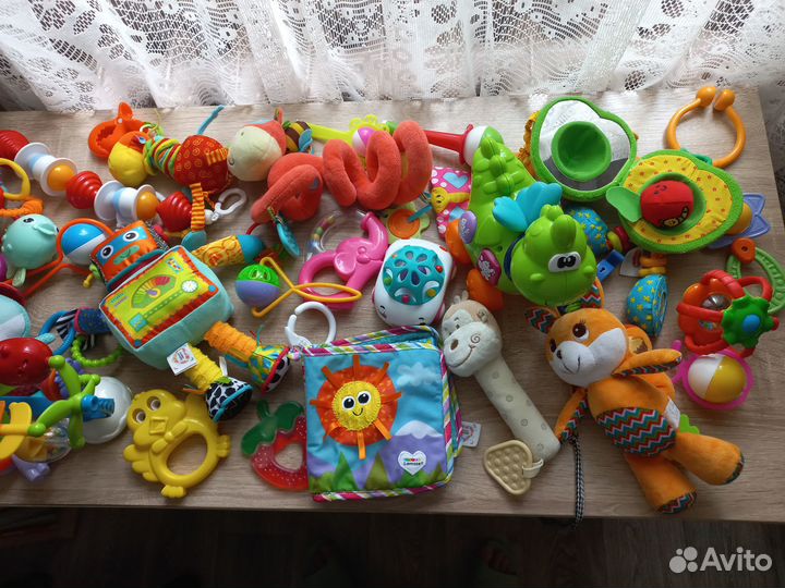 Игрушки для малышей+развивающий коврик
