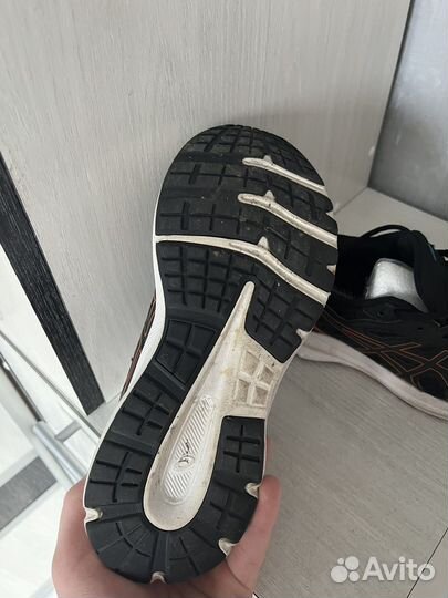 Кроссовки asics
