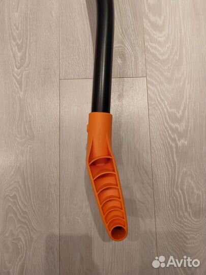 Лопата совковая укороченная Fiskars Solid в машину