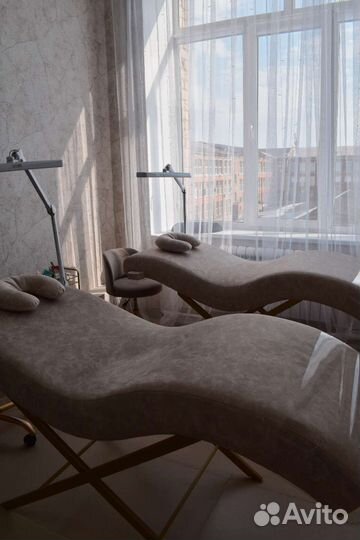 Лашмейкер (наращивание ресниц), бровист