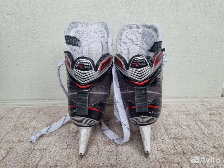 Коньки bauer vapor x700 вратарские