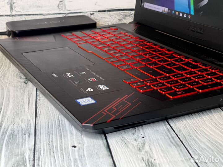 Игровой ноутбук Asus GTX1060/i5/SSD