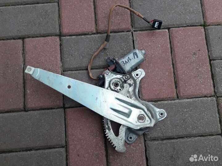 Стеклоподъёмник задний правый Toyota crown S170