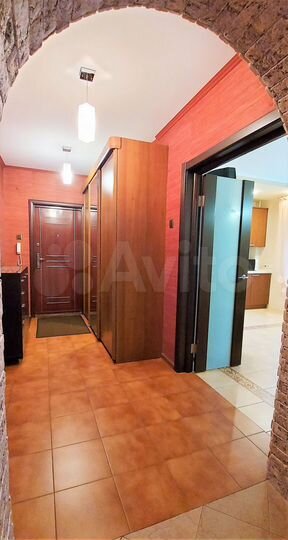 3-к. квартира, 107,3 м², 2/10 эт.