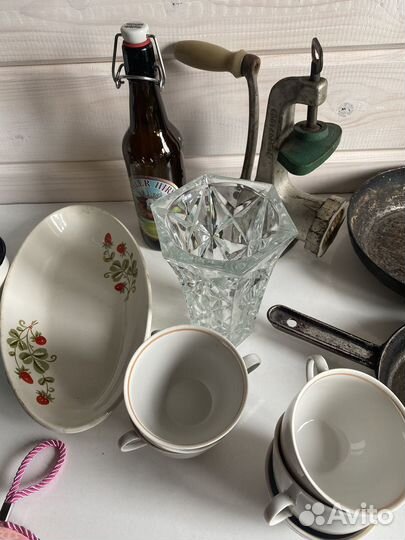 Набор столовой посуды и банки стеклянные