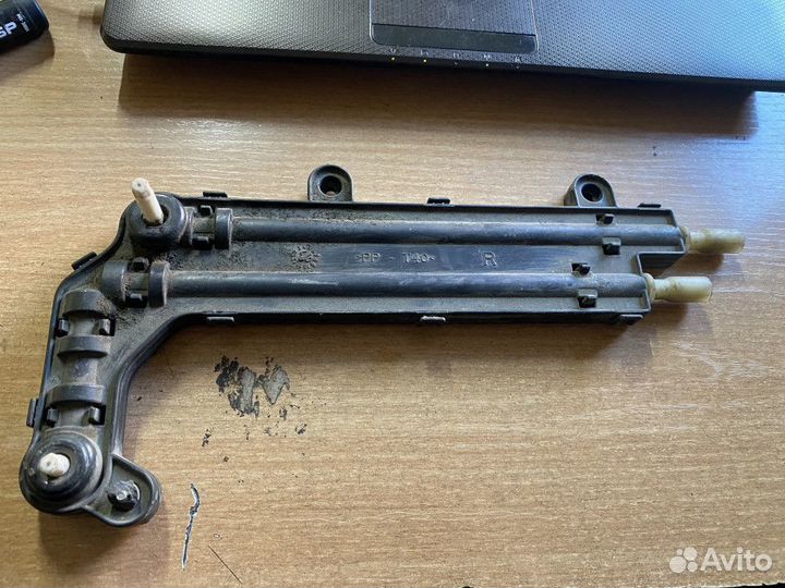 Кронштейн фары правый Volkswagen Phaeton 2002-2014