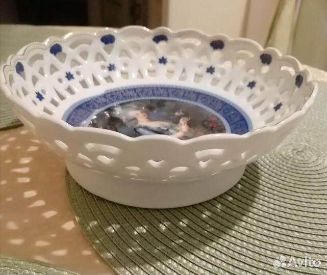 Конфетница фарфоровая