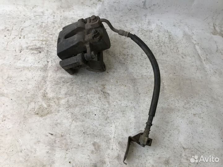 Суппорт задний левый Dodge Challenger 09-22