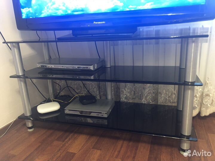 Стеклянная тумба под тв