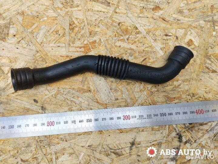 Патрубок вентиляции картера Skoda Superb 1