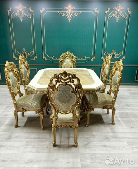 В наличии стол