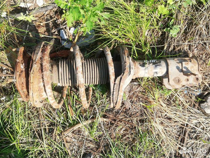 Амортизатор передний Mazda 626 GE 91-97 гг