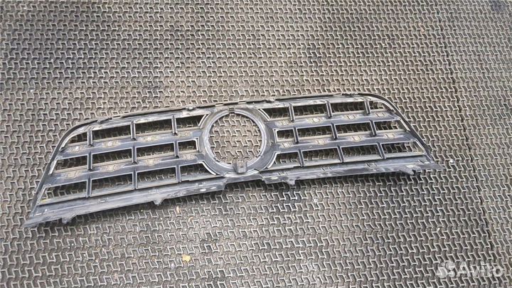 Решетка радиатора Volkswagen Touareg, 2004