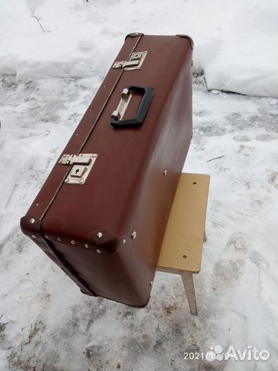 Чемоданы из времен СССР см. фото