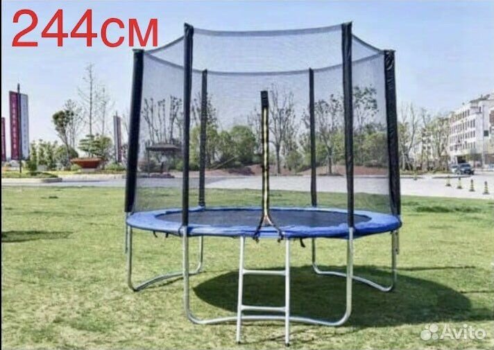 Уличный батут с защитной сеткой