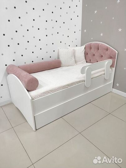 Детская кровать с мягким изголовьем