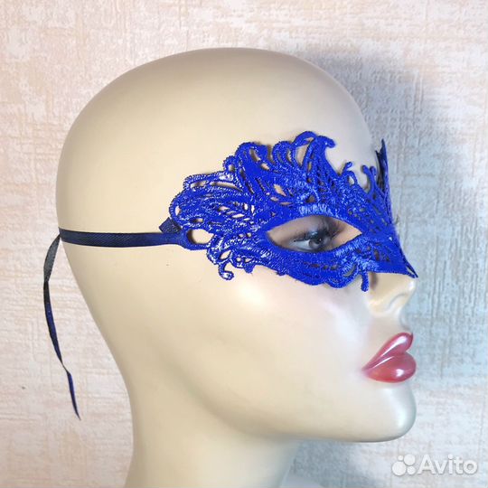 Синяя кружевная маска
