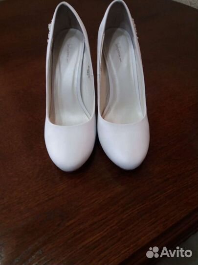 Туфли белые