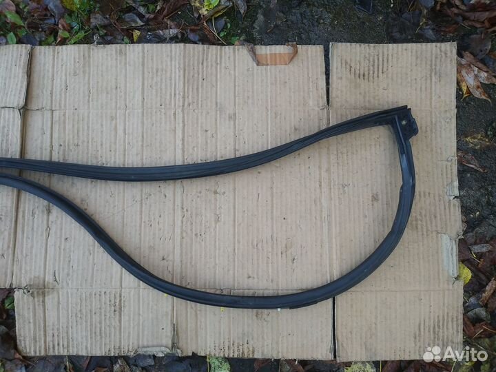 Уплотнитель стекла передней левой двери Omoda C5