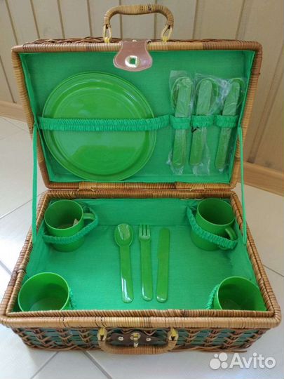 Набор посуды для пикника. Хороший подарок