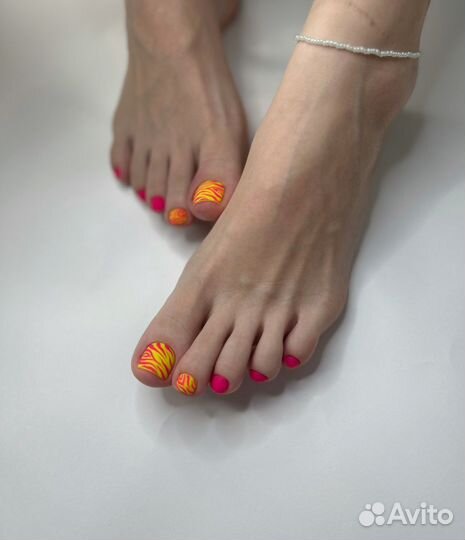 Наращивание ногтей,педикюр,оформление бровей