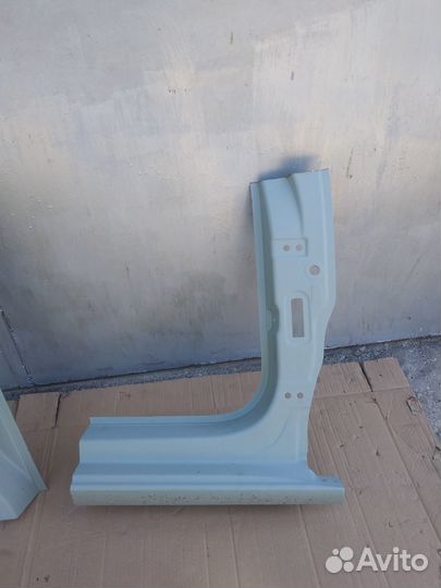 Стойка центральная правая Volkswagen Polo 6