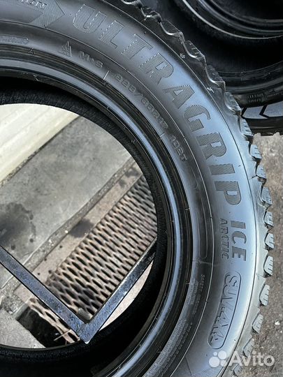 Goodyear UltraGrip Ice Arctic SUV 225/65 R17 102T