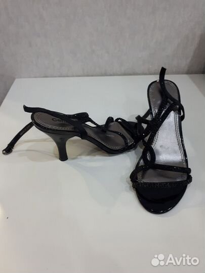 Босоножки женские черные блестящие