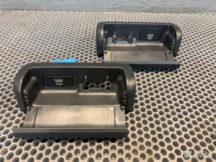 Зарядное устройство USB заднее Bmw X7 G07 M-pack