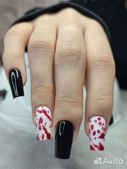 Маникюр в салоне