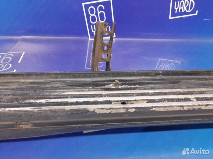 Подножка левая Toyota Land Cruiser UZJ100 2UZ-FE