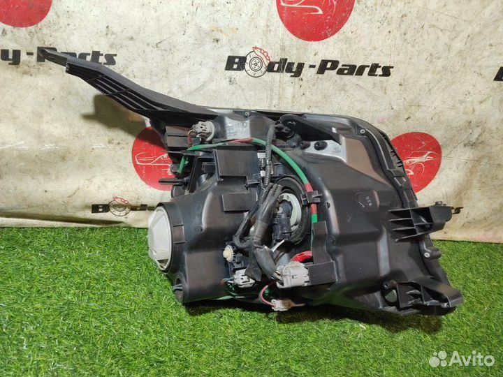 Фара передняя левая Toyota Voxy ZRR75 3ZR-FAE 2010