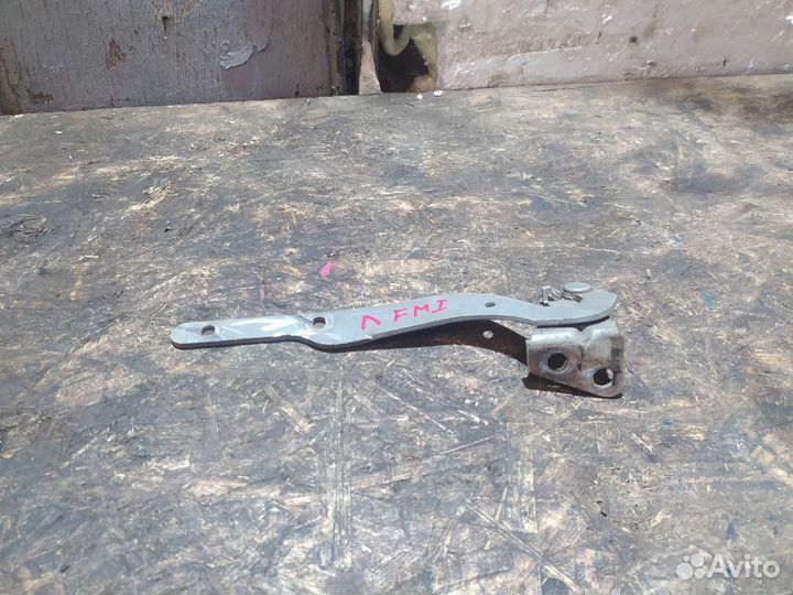 Петля капота левая Ford Mondeo I (1993—1996) 1, I, FD