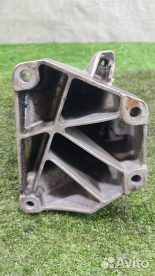 Опора (подушка) двигателя Mercedes Benz E-class W