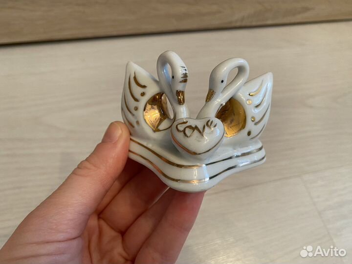 Фигурка лебедей