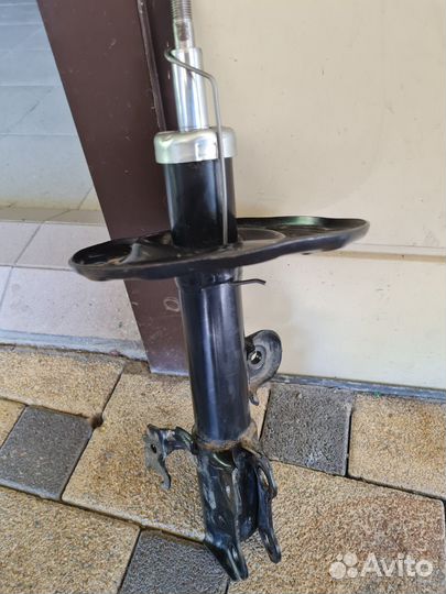 Стойка передняя правая Toyota Rav4 xa30