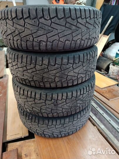 Pirelli Ice Zero 215/65 R17 200C