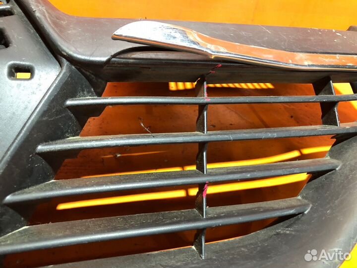 Решетка радиатора Renault Logan 2 2012-2018